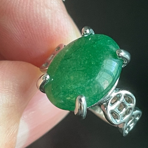 Oval green jade stone ring size 5.5 - Picture 5 of 9